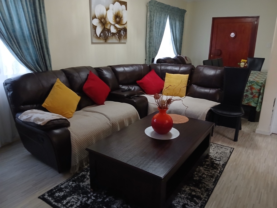 3 Bedroom Property for Sale in Cove Rock Eastern Cape
